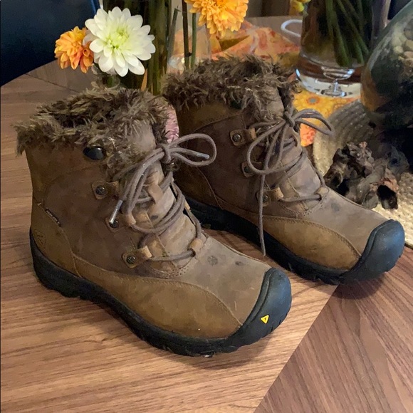 fur lined hiking boots